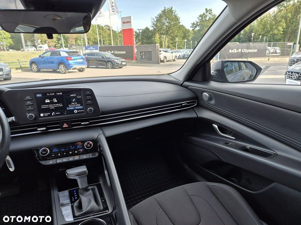 Hyundai Elantra - 16
