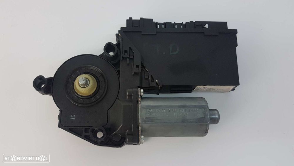 MOTOR ELEVADOR TRASEIRO DIREITO VOLKSWAGEN TOUAREG (7LA) TDI R5 - 5