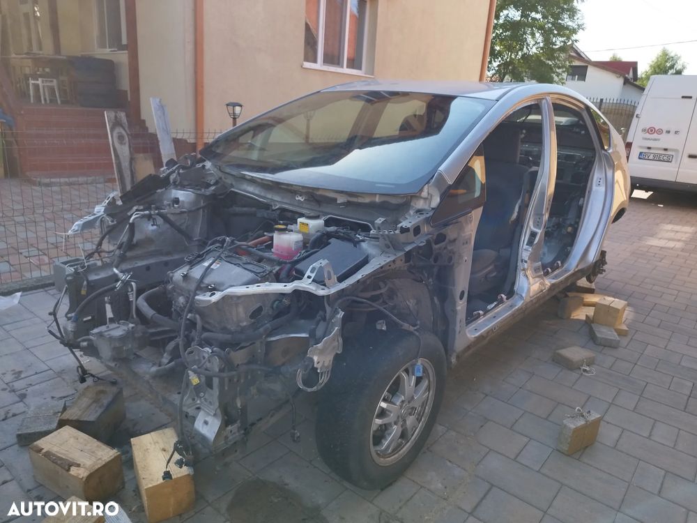 Dezmembrez Toyota Prius 3 - 7