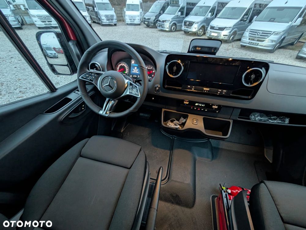 Mercedes-Benz Sprinter 319 - 12