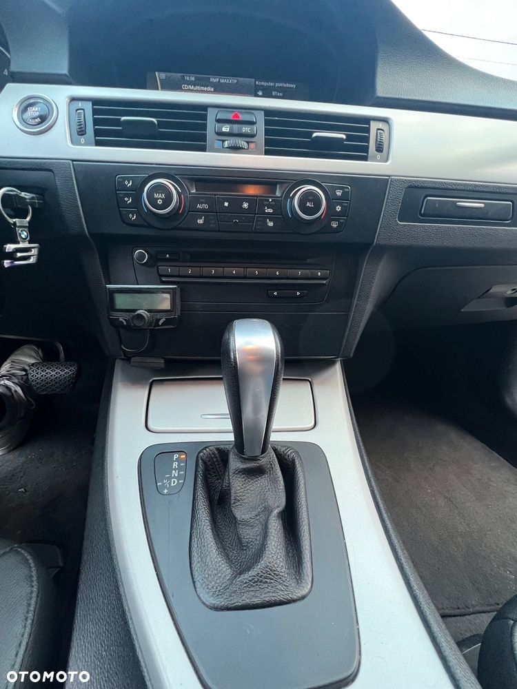 BMW Seria 3 318d Touring - 22