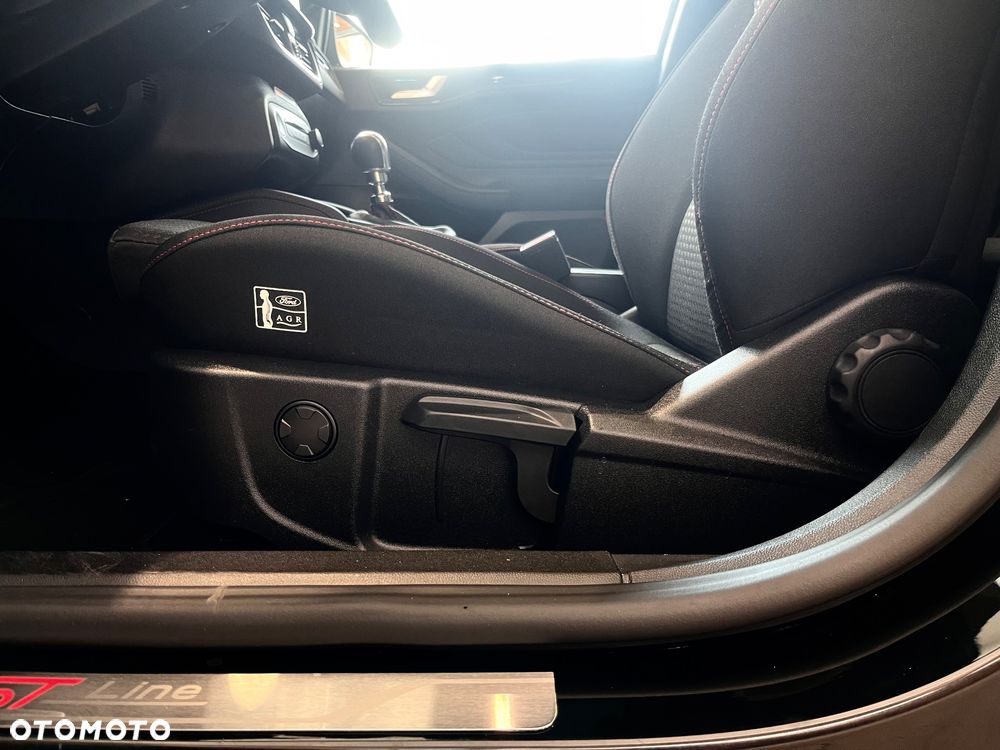 Ford Focus 1.0 EcoBoost Hybrid ST-LINE X - 10
