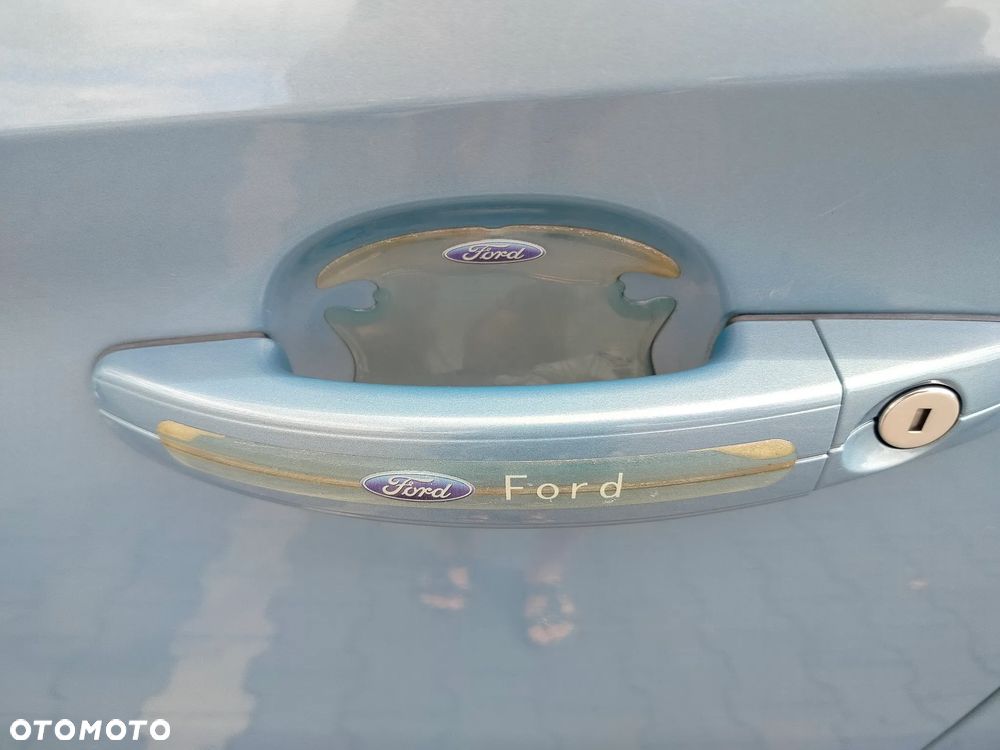 Ford Kuga 2.5 4x4 Titanium - 26