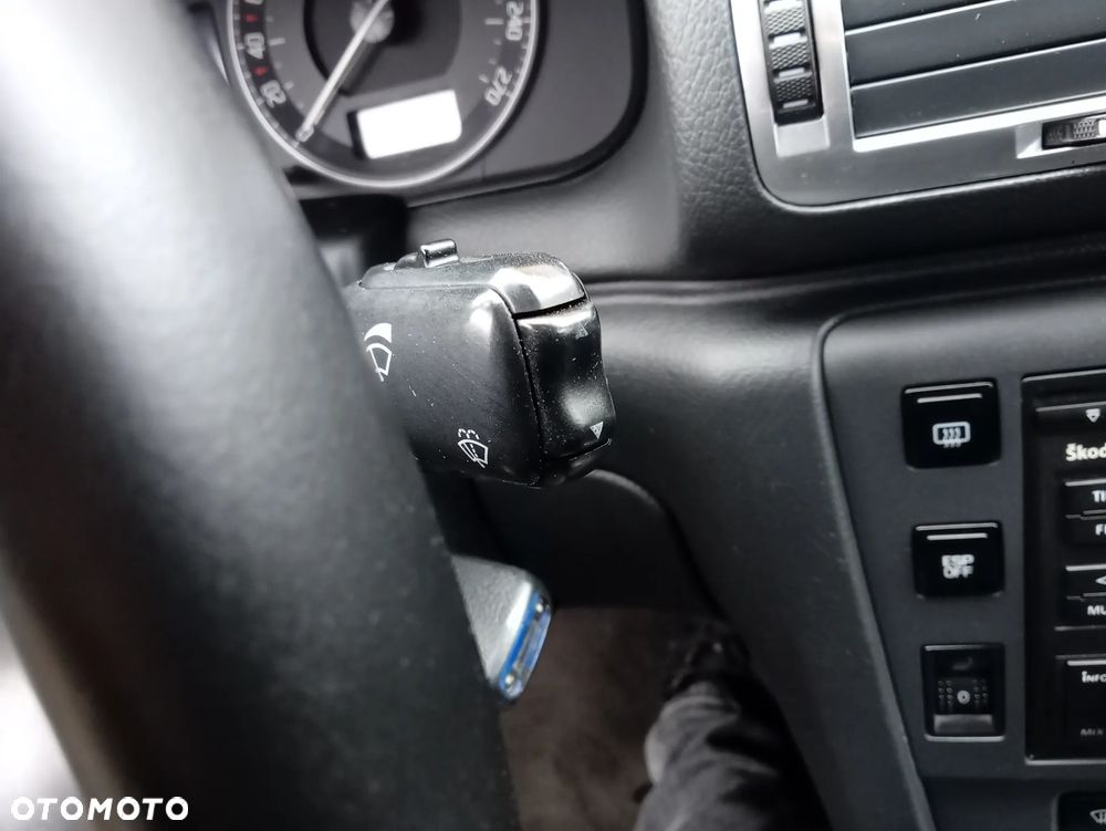 Skoda Superb 2.0 TDI DPF Comfort - 28