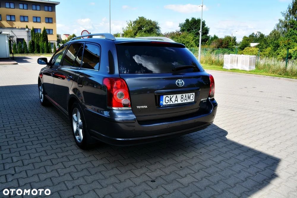 Toyota Avensis 2.2 D-4D Sol - 4
