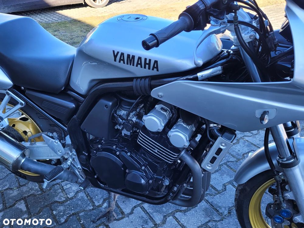 Yamaha FZS - 11