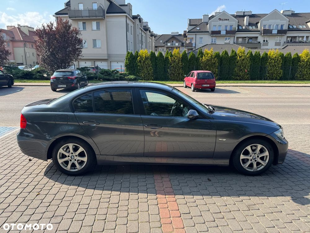 BMW Seria 3 320i - 4