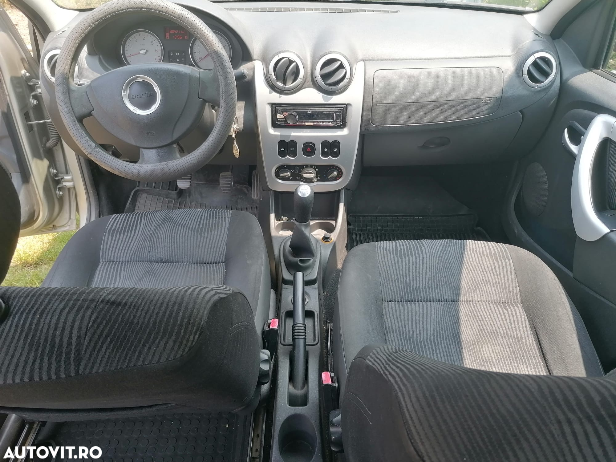 Dacia Logan 1.2 16V Laureate - 9