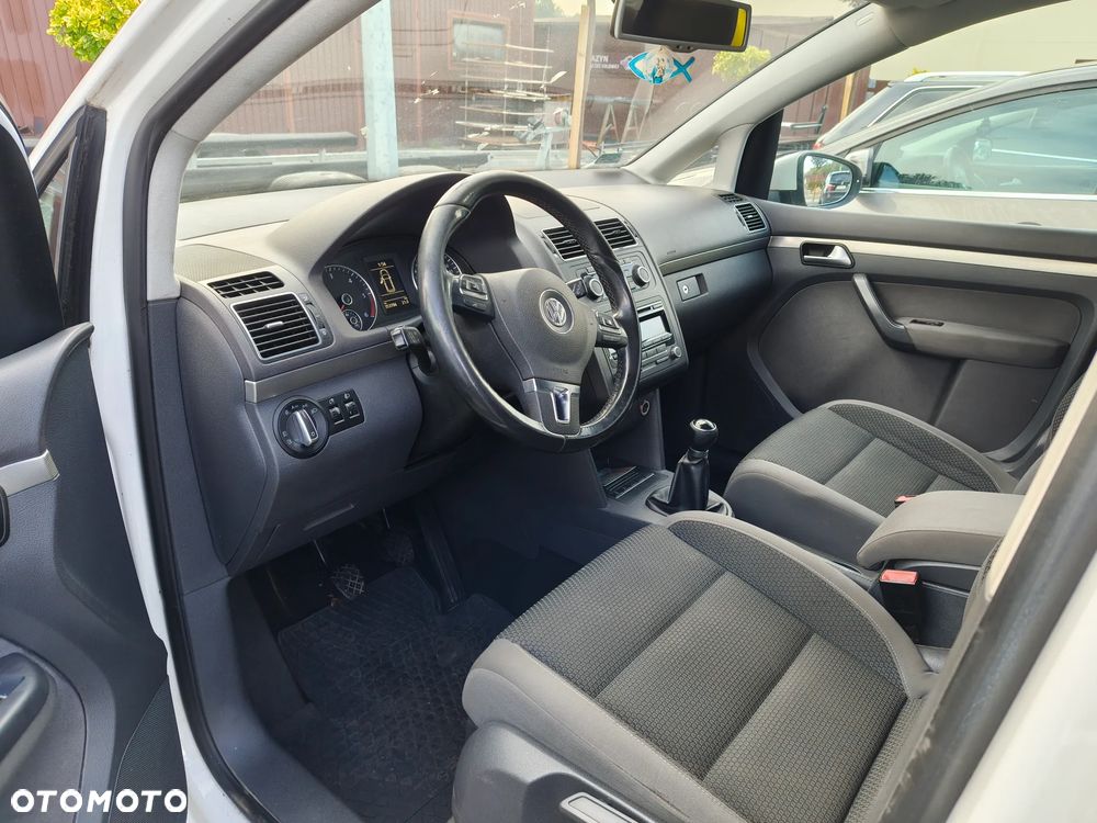 Volkswagen Touran - 4