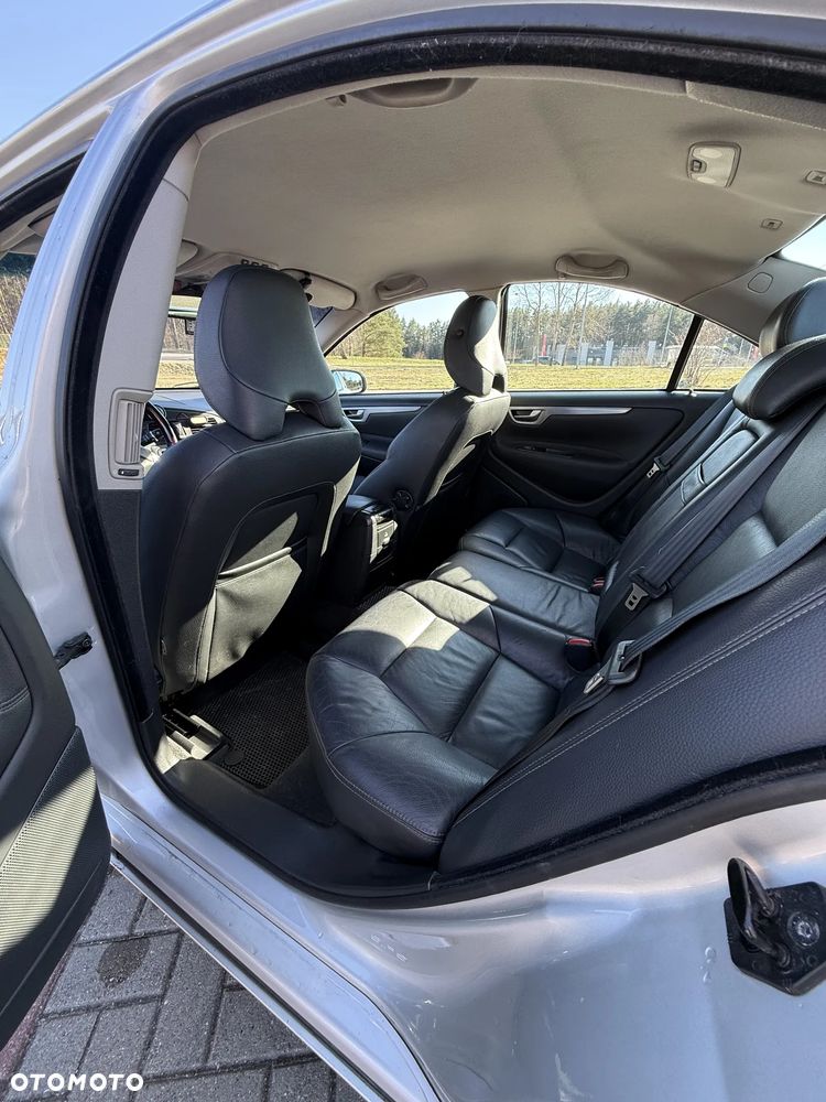 Volvo S60 2.5T Momentum - 29