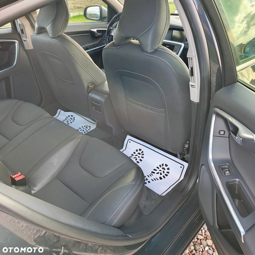 Volvo S60 D4 R-Design - 17