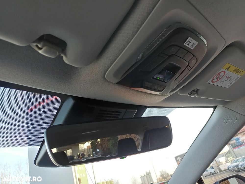 Toyota Corolla TS 1.8 HSD Exclusive - 27