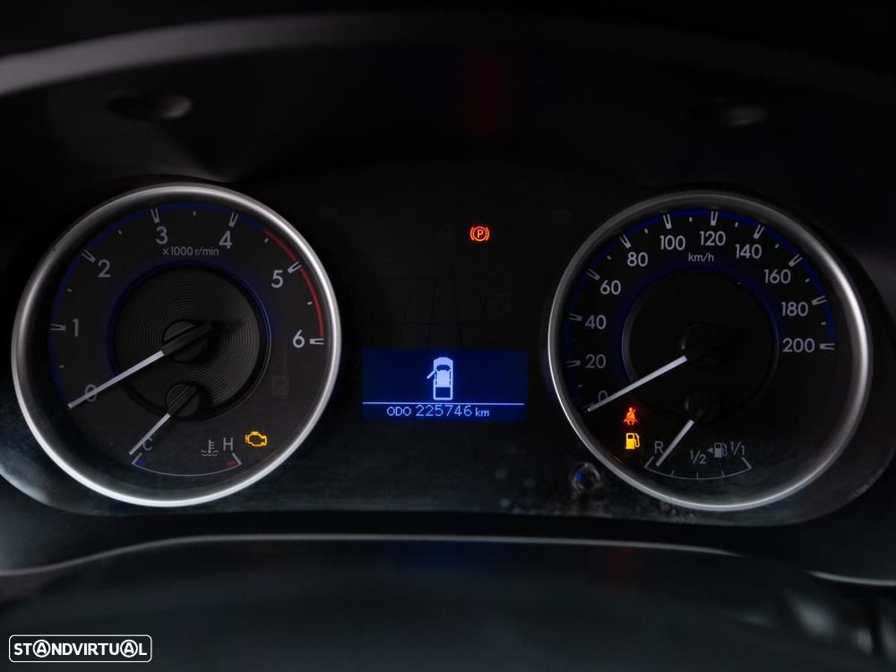 Toyota Hilux 2.4 D-4D 4WD CE 3L c/iva - 19
