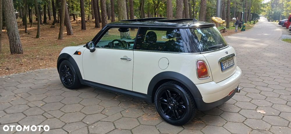 Mini Cooper 2010 photo 2