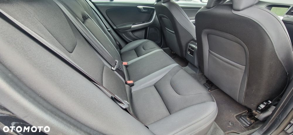 Volvo V60 D4 Drive-E Momentum - 23