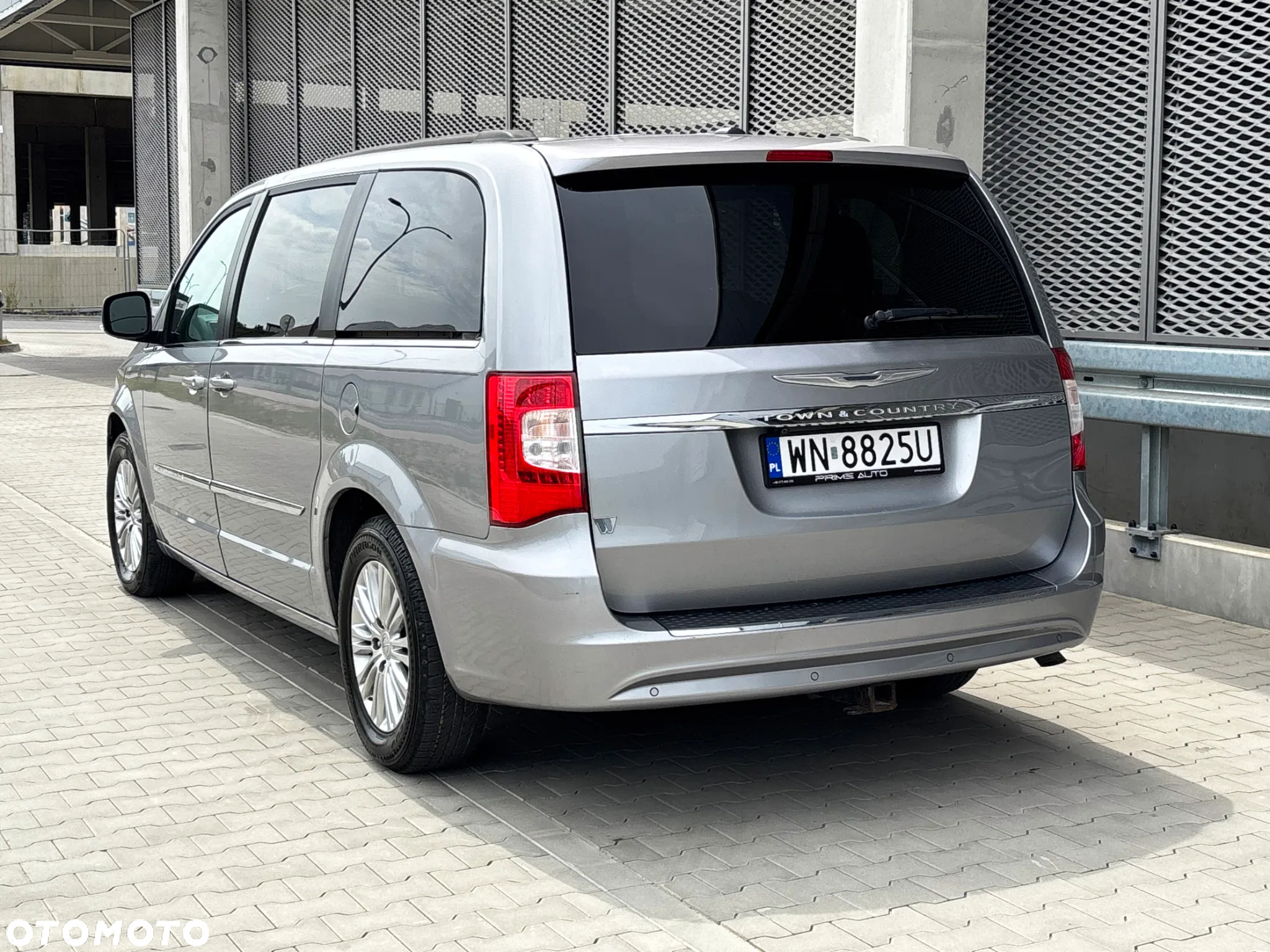 Chrysler Town & Country 3.6 Limited - 8