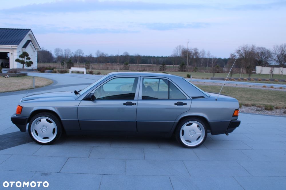 Mercedes-Benz W201 (190) - 8