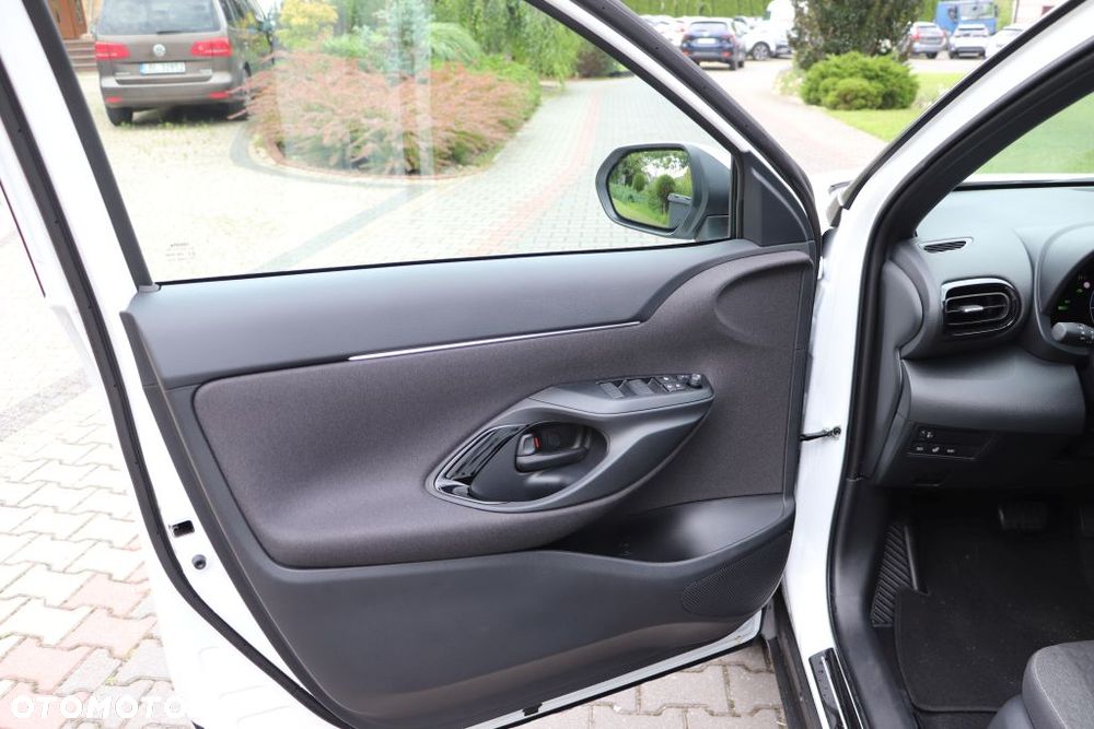 Toyota Yaris Cross 130 1.5 VVT-i Team Deutschland - 12
