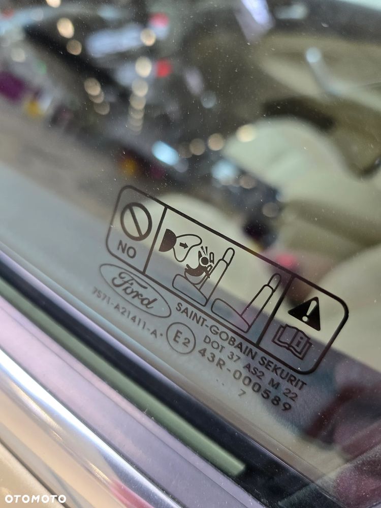 Ford Mondeo 2.0 Ghia - 11