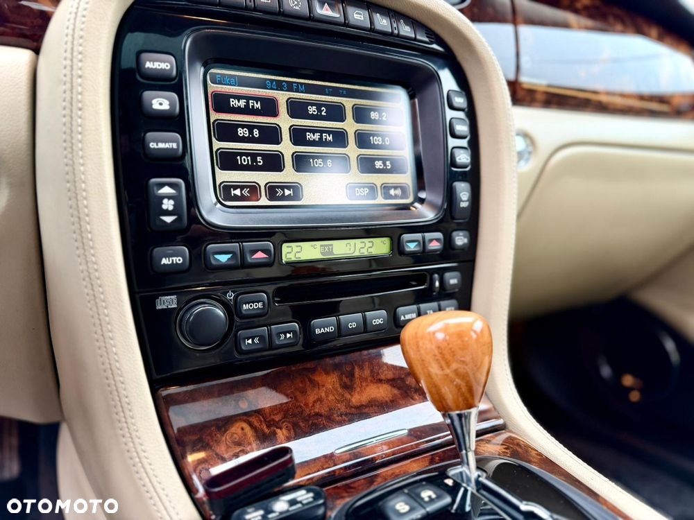 Jaguar XJ XJ8 4.2 Executive - 34