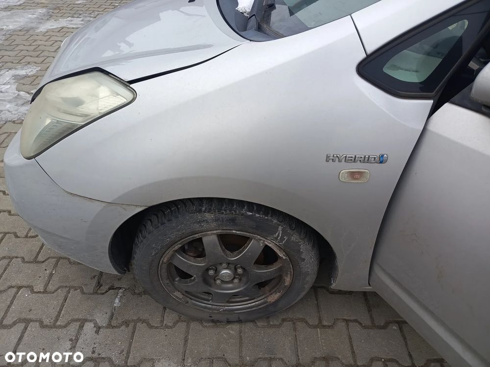 TOYOTA PRIUS II BŁOTNIK LEWY PRZÓD PRZEDNI 1F7 - 1