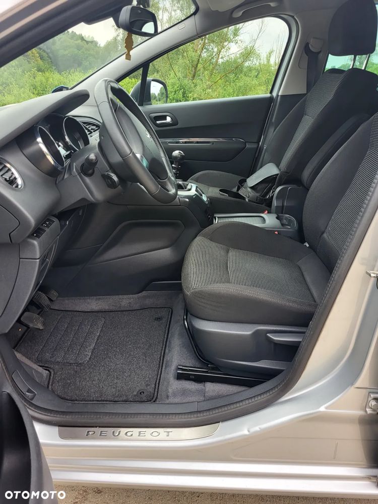 Peugeot 5008 - 32