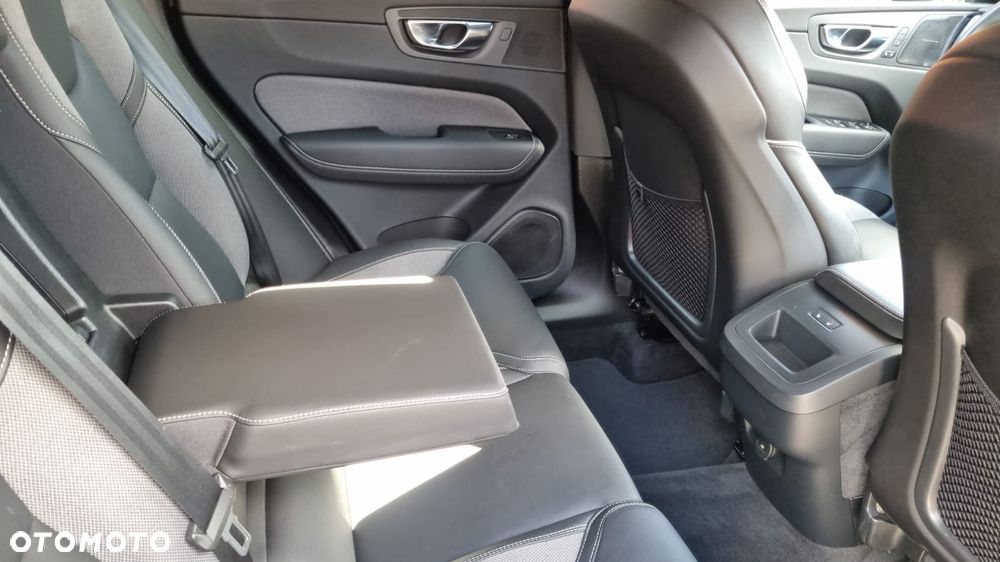 Volvo XC 60 B4 D AWD Plus Dark - 18