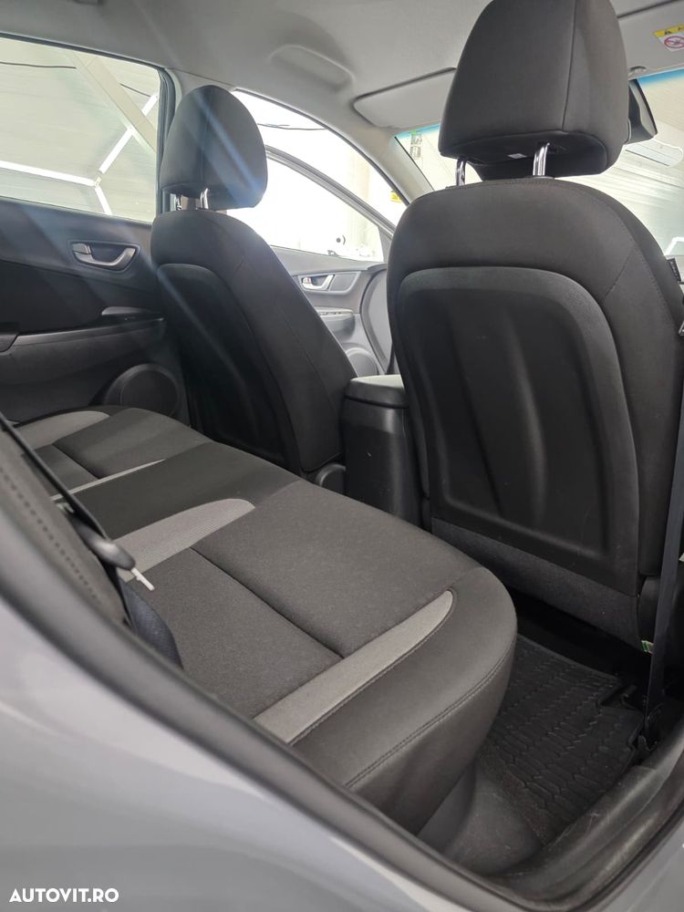 Hyundai KONA - 12