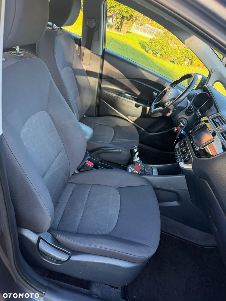 Kia Rio 1.1 CRDI Dream Team Edition - 8