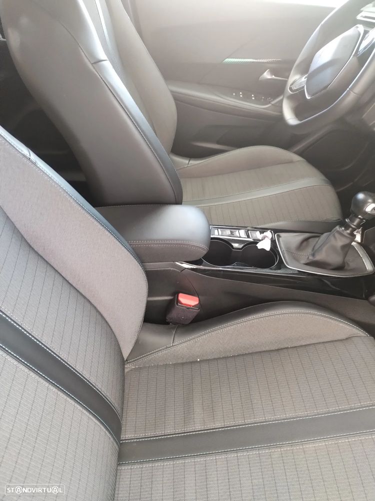 Peugeot 2008 1.2 PureTech Active Pack - 12