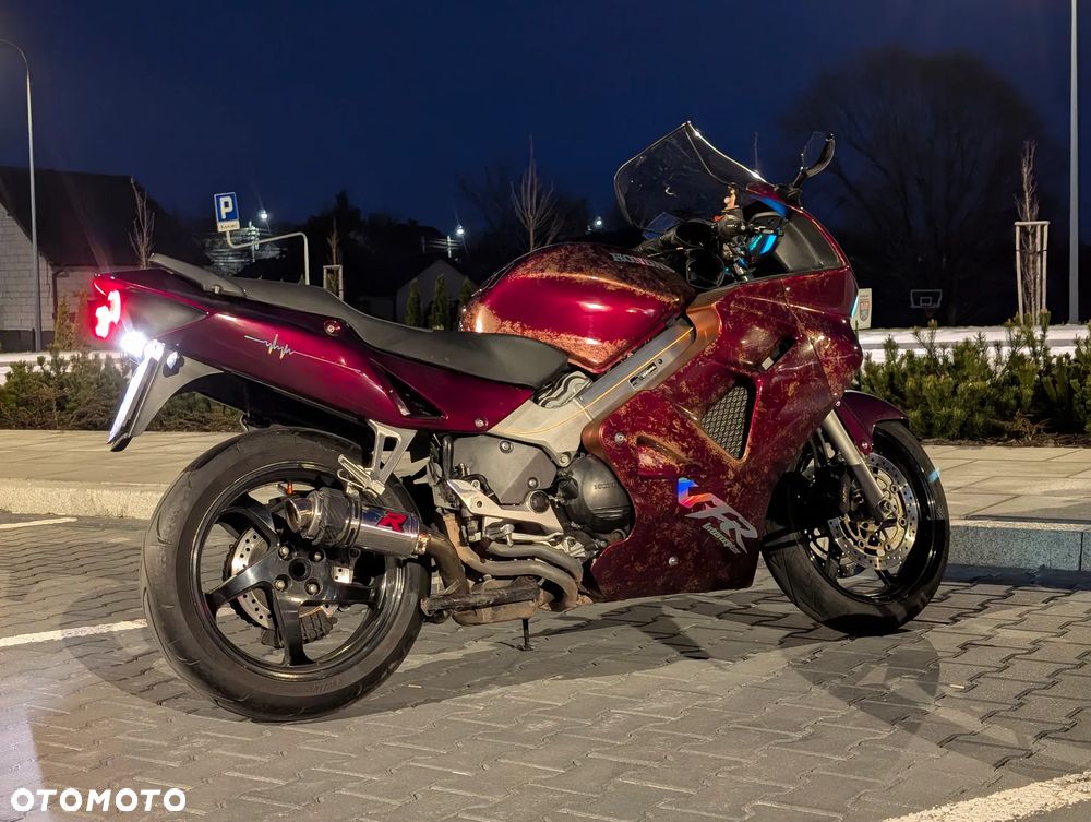 Honda VFR - 19