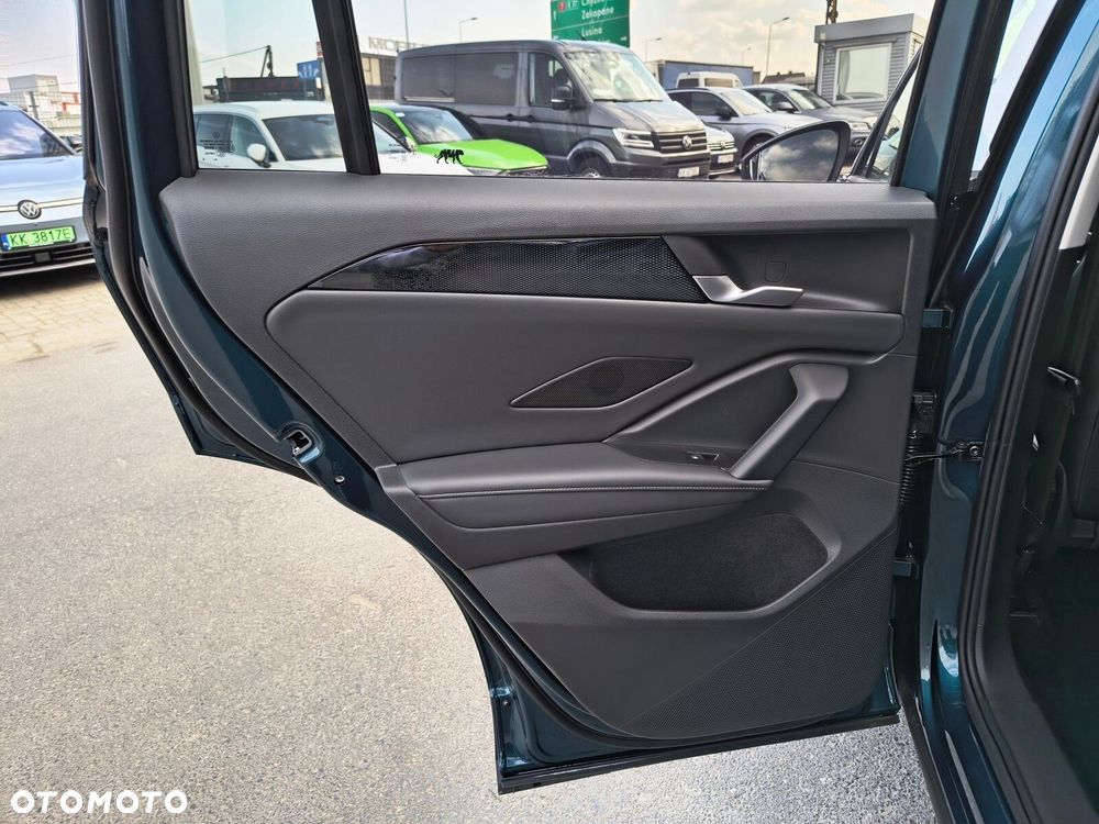 Volkswagen Tiguan - 12