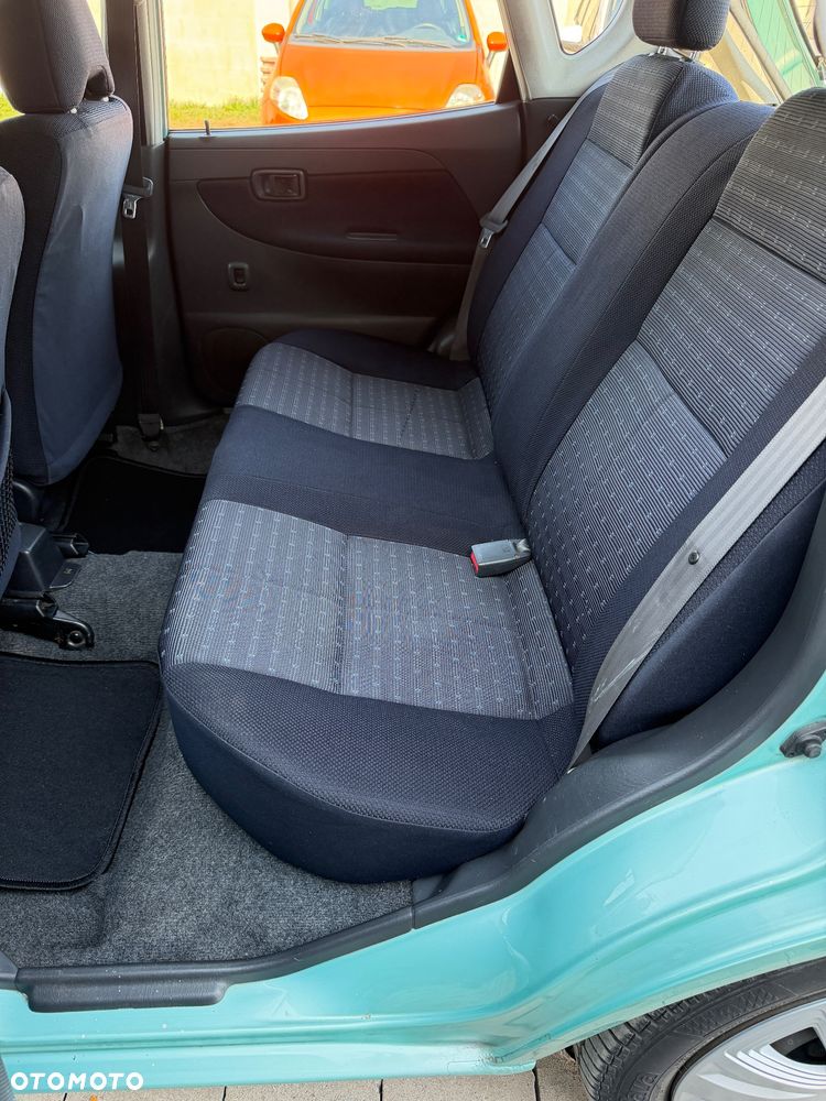 Daihatsu Sirion - 11