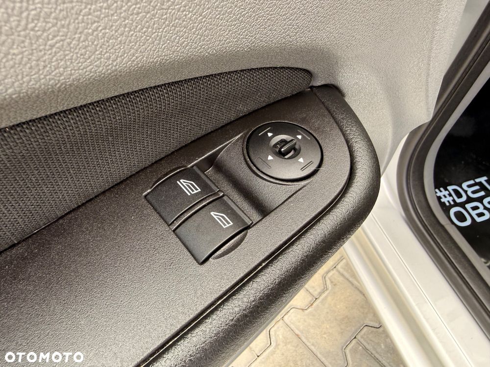 Ford Focus 1.6 Ambiente - 30