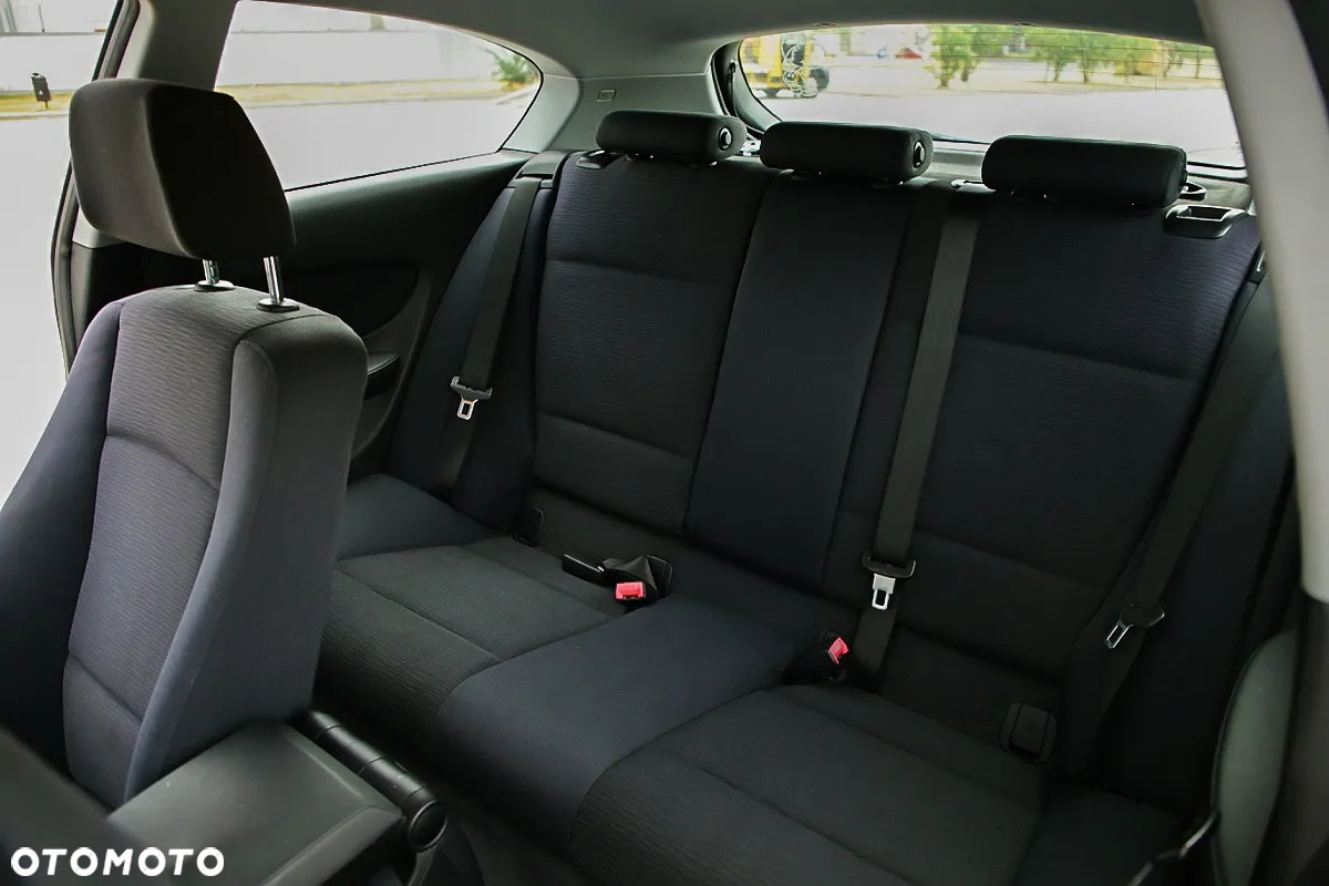 BMW Seria 1 - 16