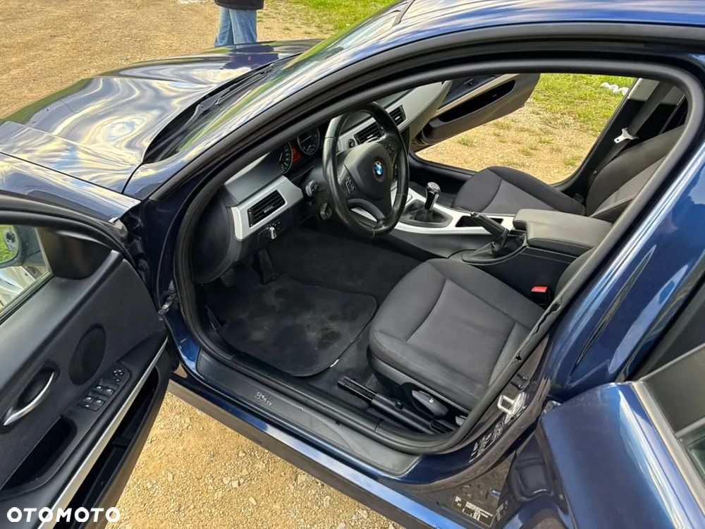 BMW Seria 3 318d - 13