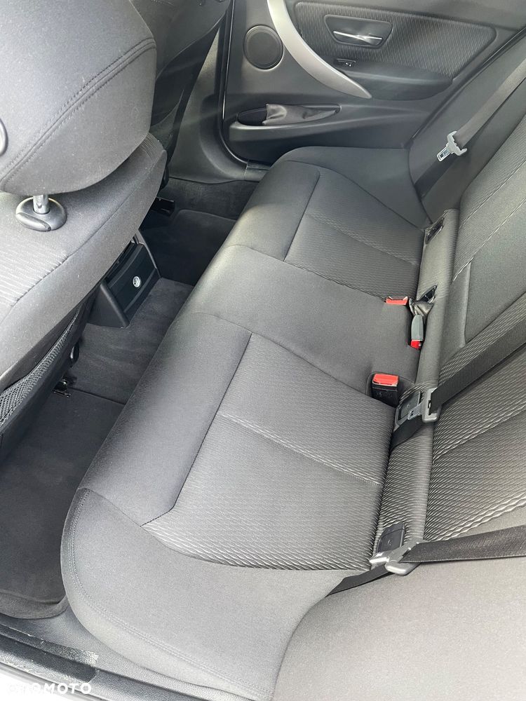 BMW Seria 3 318d Luxury Line - 10