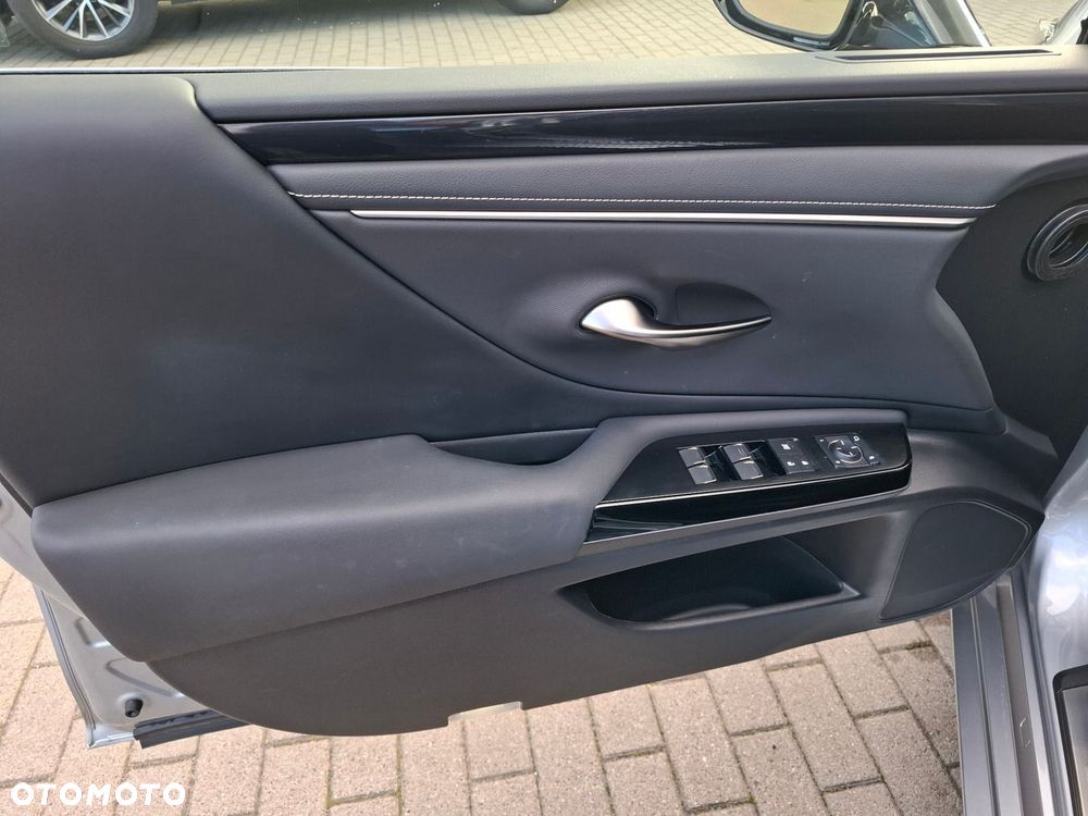 Lexus ES 300h Business Edition - 12