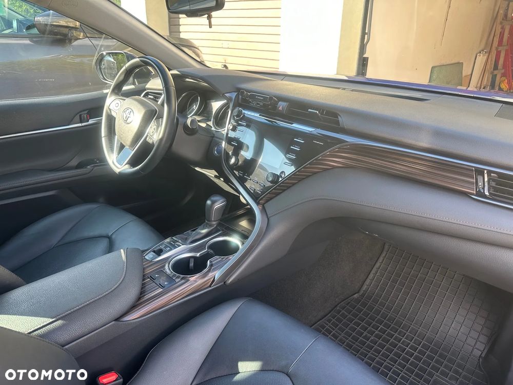 Toyota Camry 2.5 Hybrid Executive CVT - 10