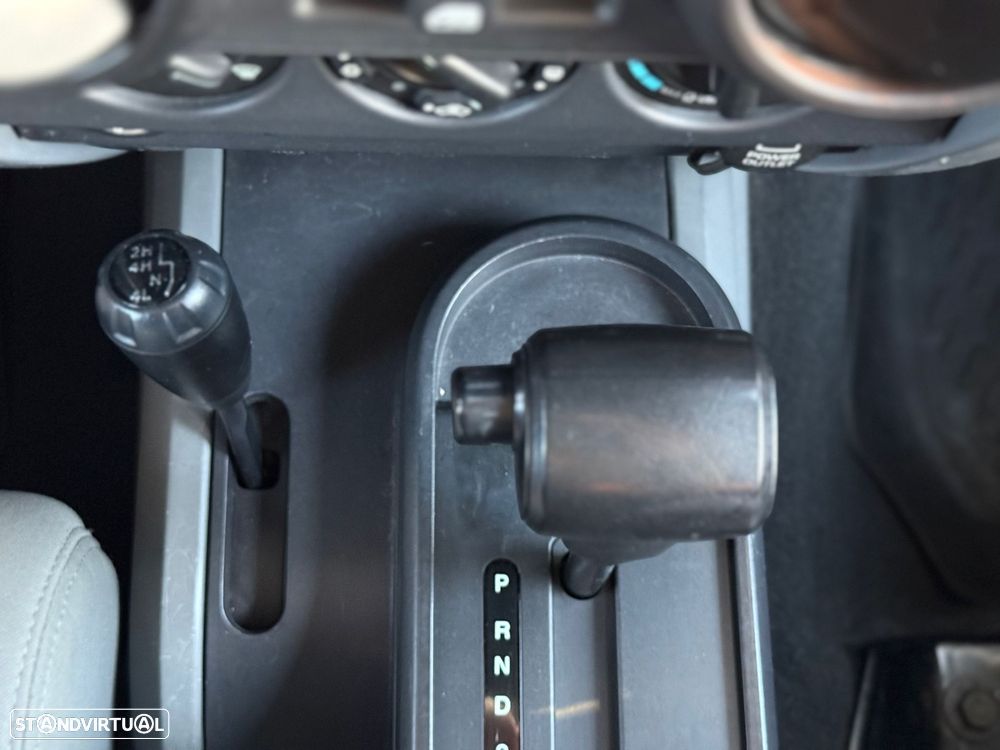 Jeep Wrangler 2.8 CRD DPF Auto Sahara - 18