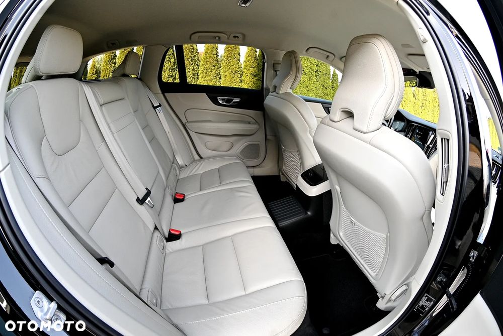 Volvo V60 T6 AWD Recharge Geartronic Inscription - 22