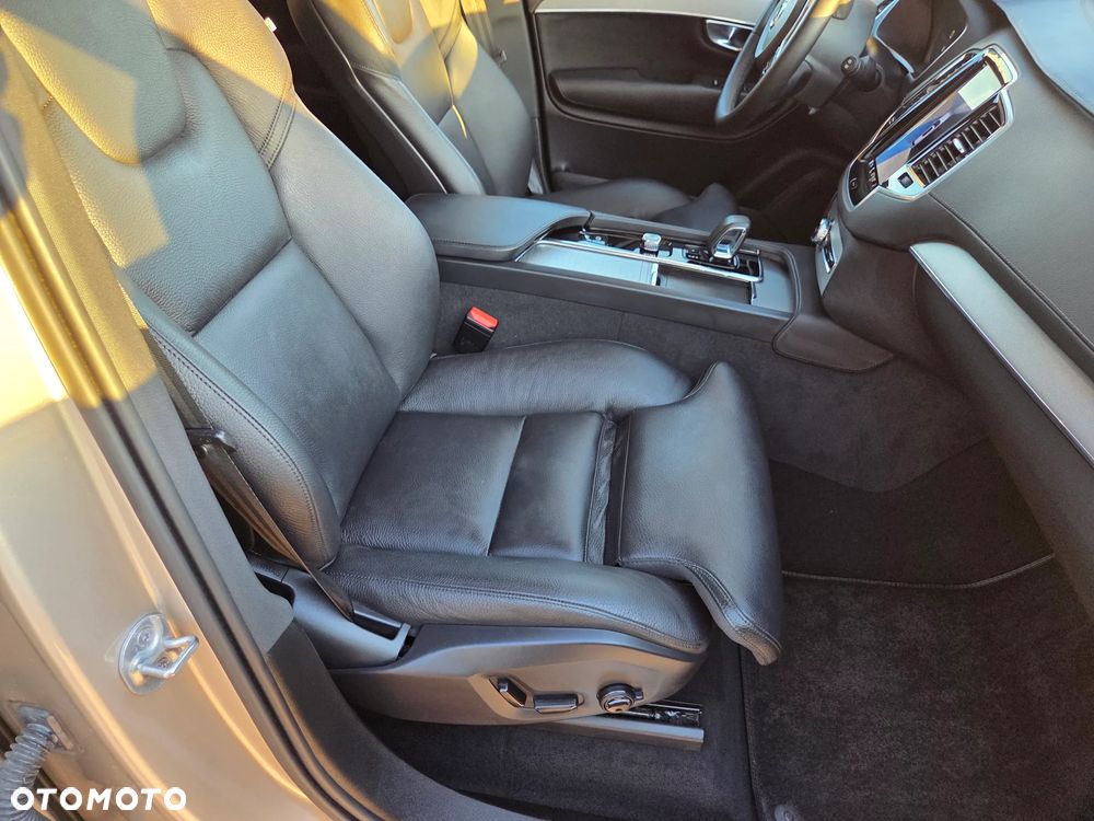 Volvo XC 90 B5 D AWD Plus Bright - 17