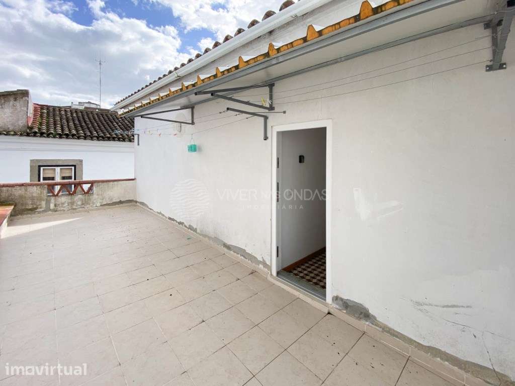 Investimento no Coração de Évora | Moradia T6 Duplex Remodelada - Grande imagem: 3/38