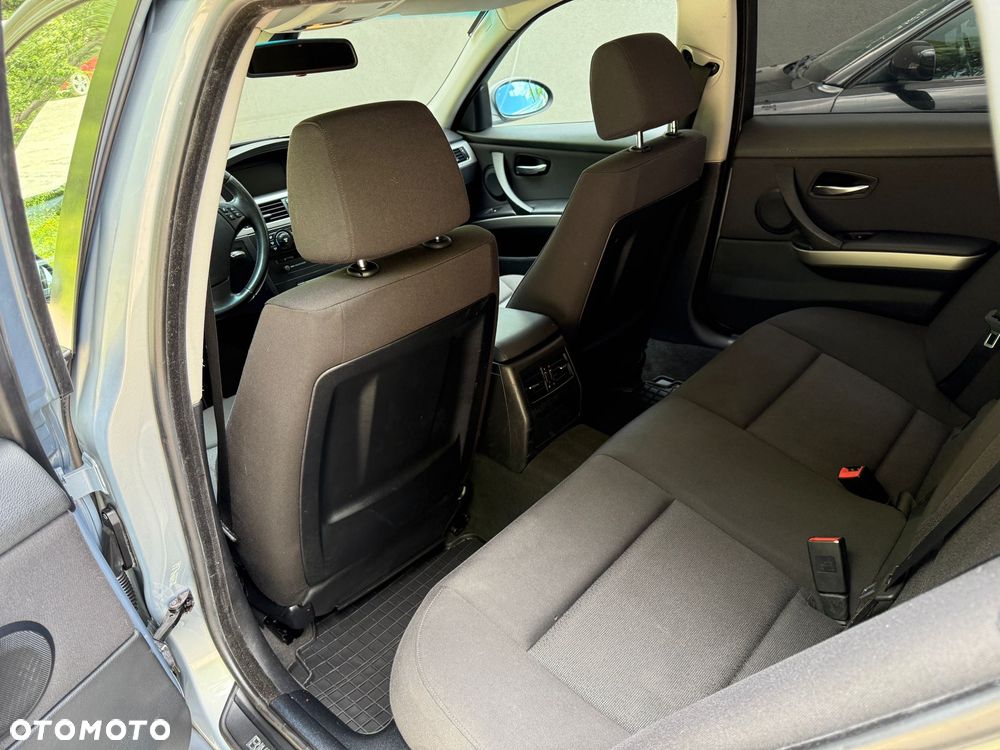BMW Seria 3 318i - 23
