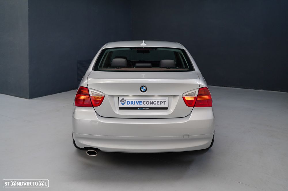 BMW 320 d Navigation Sport - 14