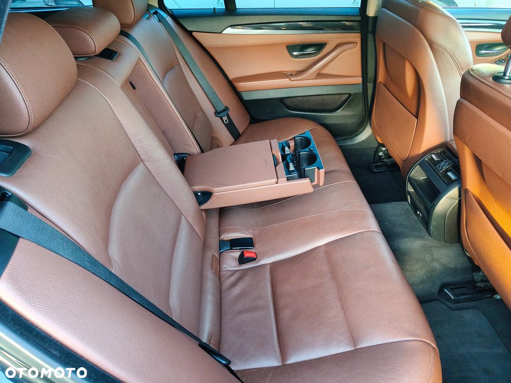 BMW Seria 5 525d xDrive Sport-Aut - 16