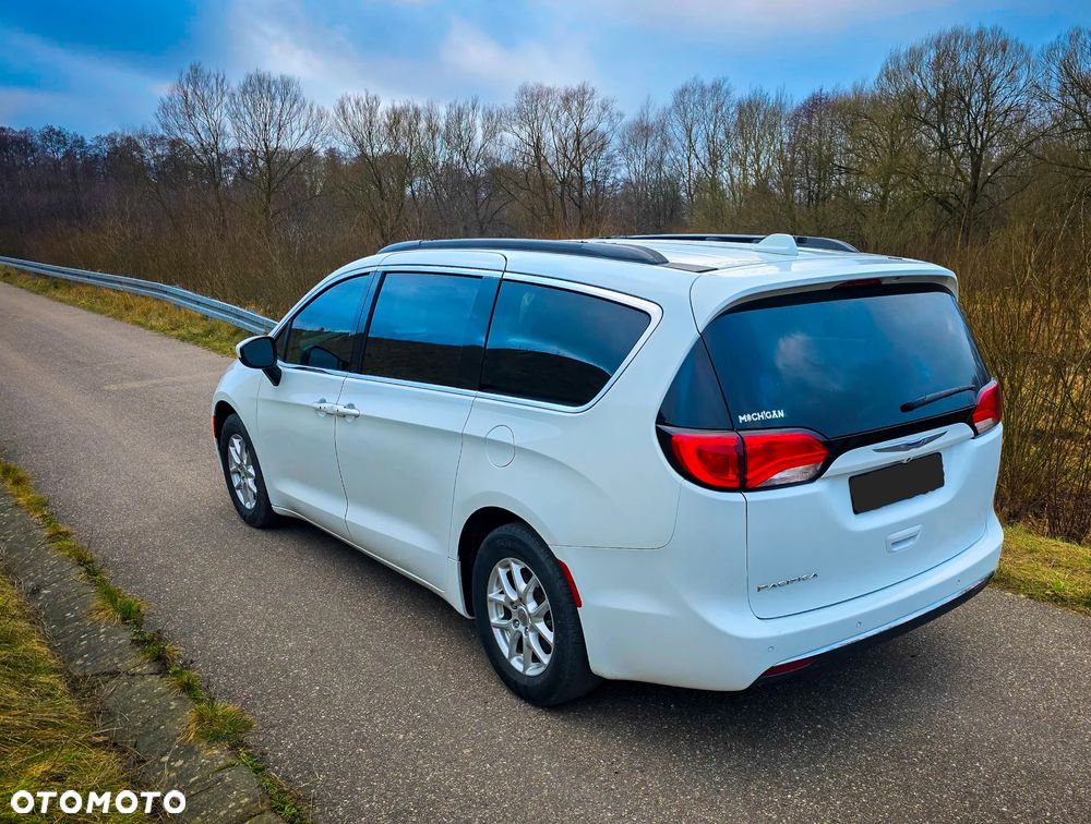 Chrysler Pacifica - 7