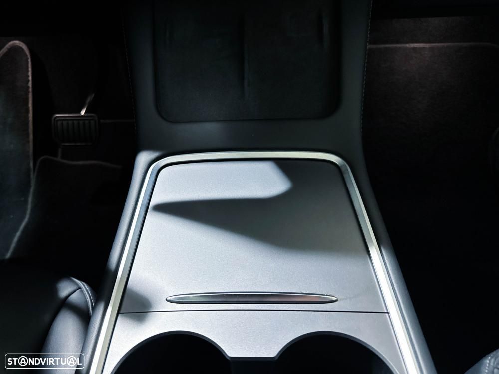 Tesla Model Y - 38