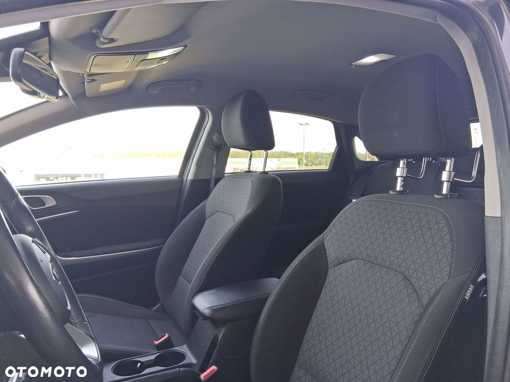 Kia Ceed - 11
