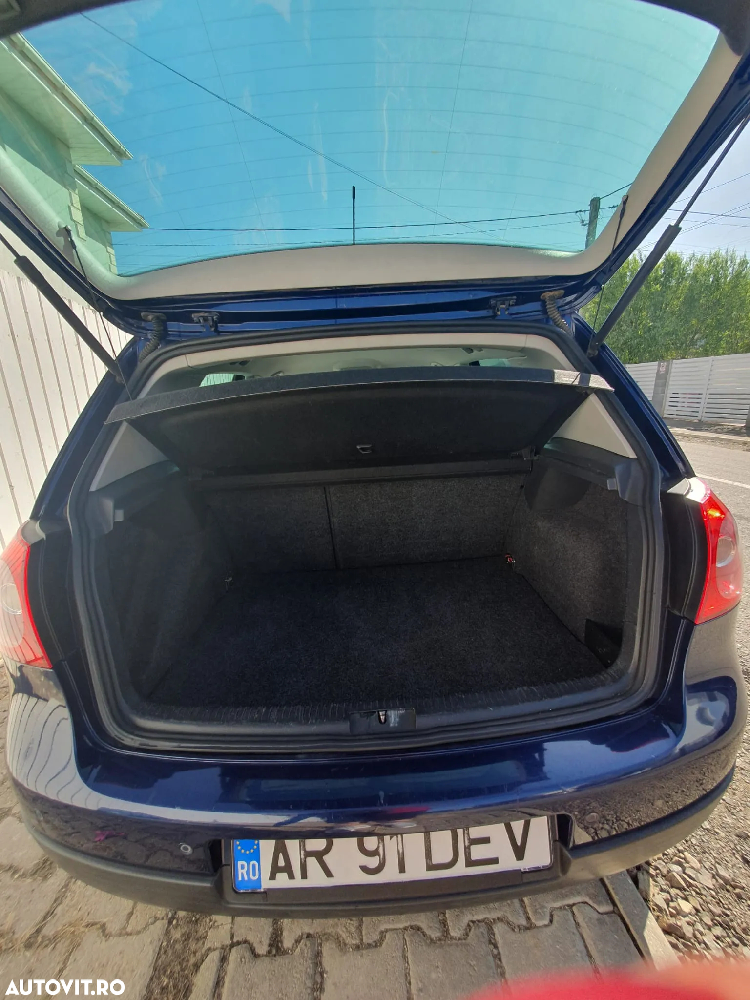 Volkswagen Golf - 2
